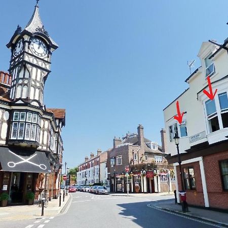 פורטסמות' The Clock Tower Apartment - Spacious, Modern, 2 Bed Room Apartment , Southsea With Free Parking - Sleeps 4 מראה חיצוני תמונה