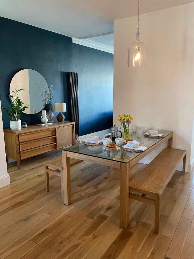 פורטסמות' The Clock Tower Apartment - Spacious, Modern, 2 Bed Room Apartment , Southsea With Free Parking - Sleeps 4 מראה חיצוני תמונה