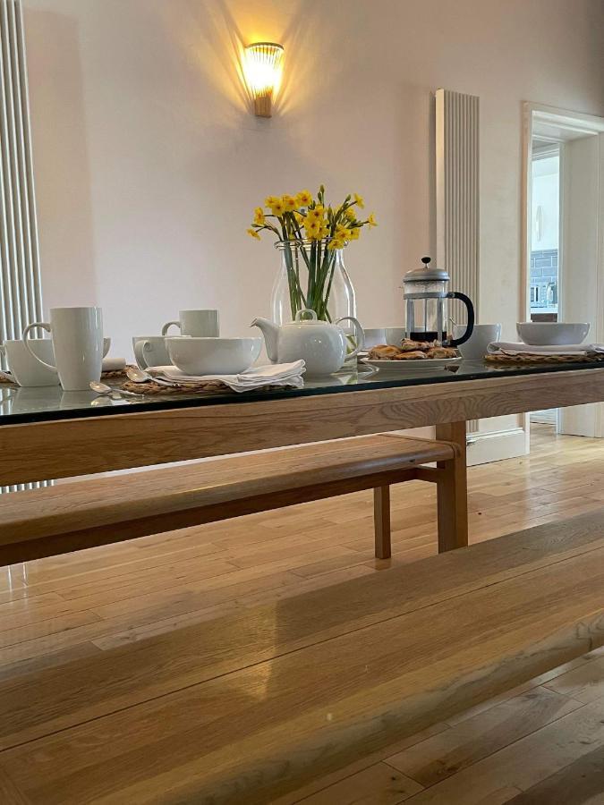 פורטסמות' The Clock Tower Apartment - Spacious, Modern, 2 Bed Room Apartment , Southsea With Free Parking - Sleeps 4 מראה חיצוני תמונה