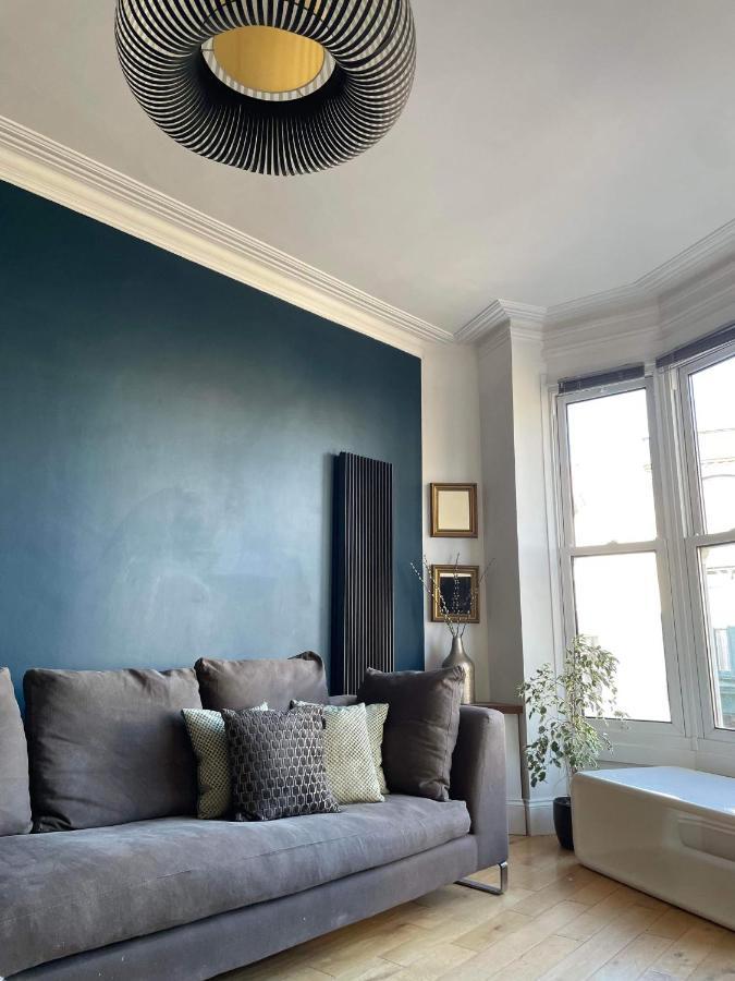פורטסמות' The Clock Tower Apartment - Spacious, Modern, 2 Bed Room Apartment , Southsea With Free Parking - Sleeps 4 מראה חיצוני תמונה