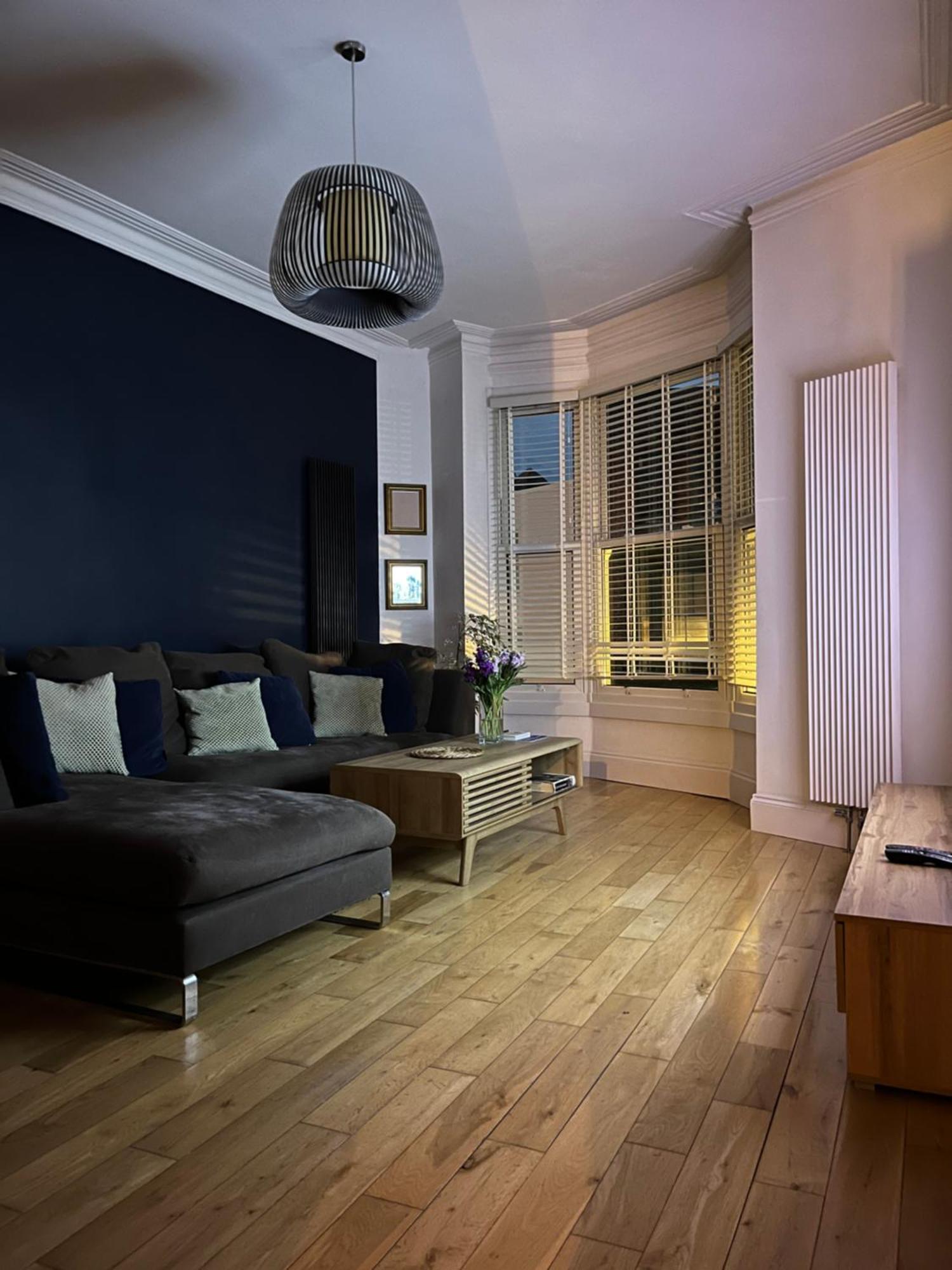 פורטסמות' The Clock Tower Apartment - Spacious, Modern, 2 Bed Room Apartment , Southsea With Free Parking - Sleeps 4 מראה חיצוני תמונה